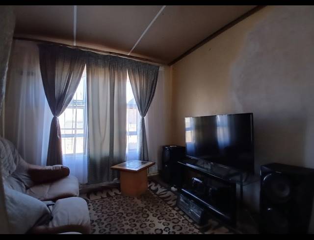 3 BEDROOM HOUSE FOR SALE IN LAKESIDE